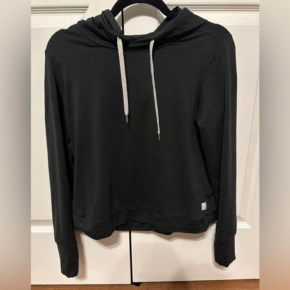Halo essential hoodie by Vuori